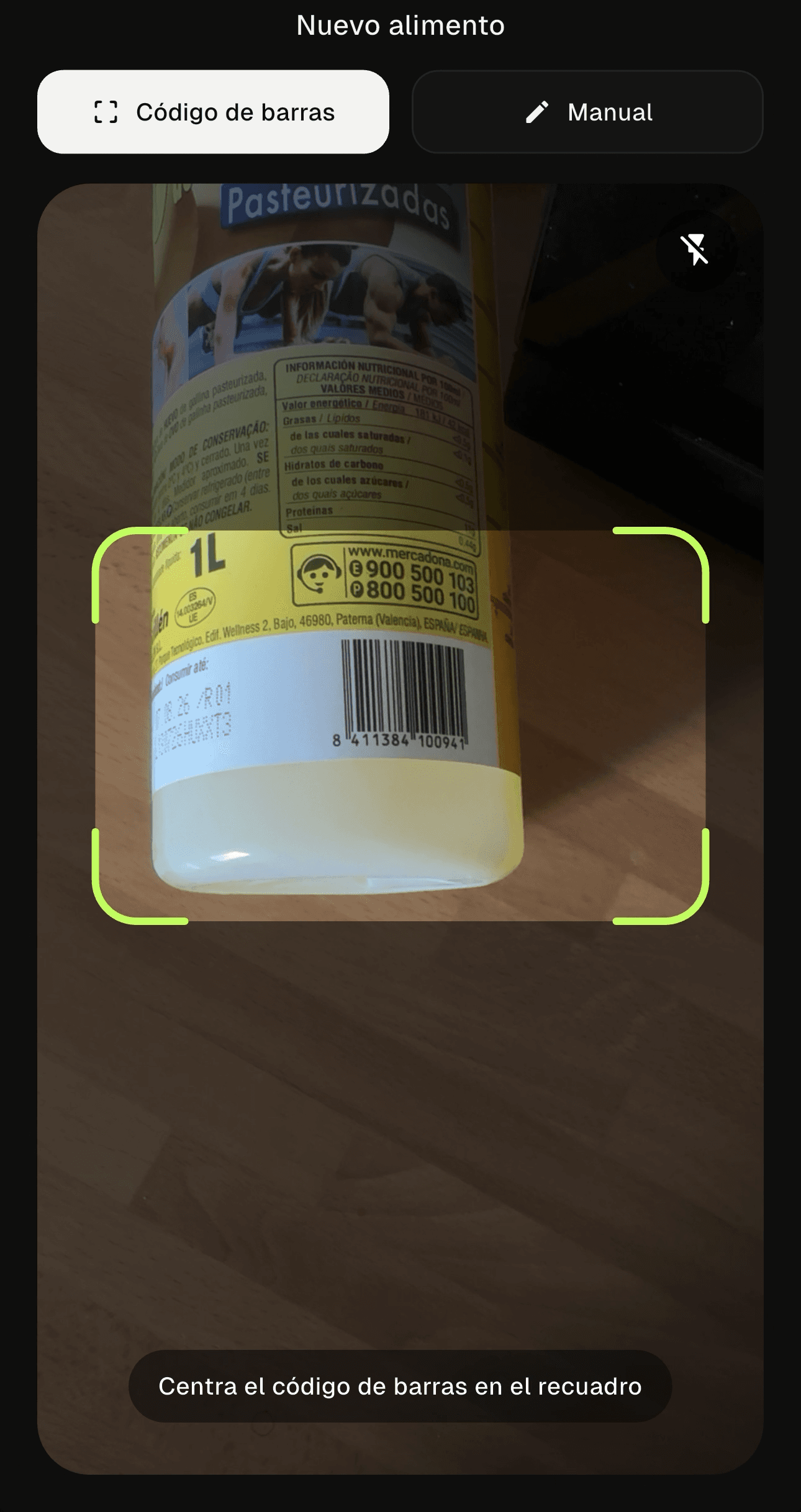 Escáner de códigos de barras de MacroDash leyendo el código de un alimento